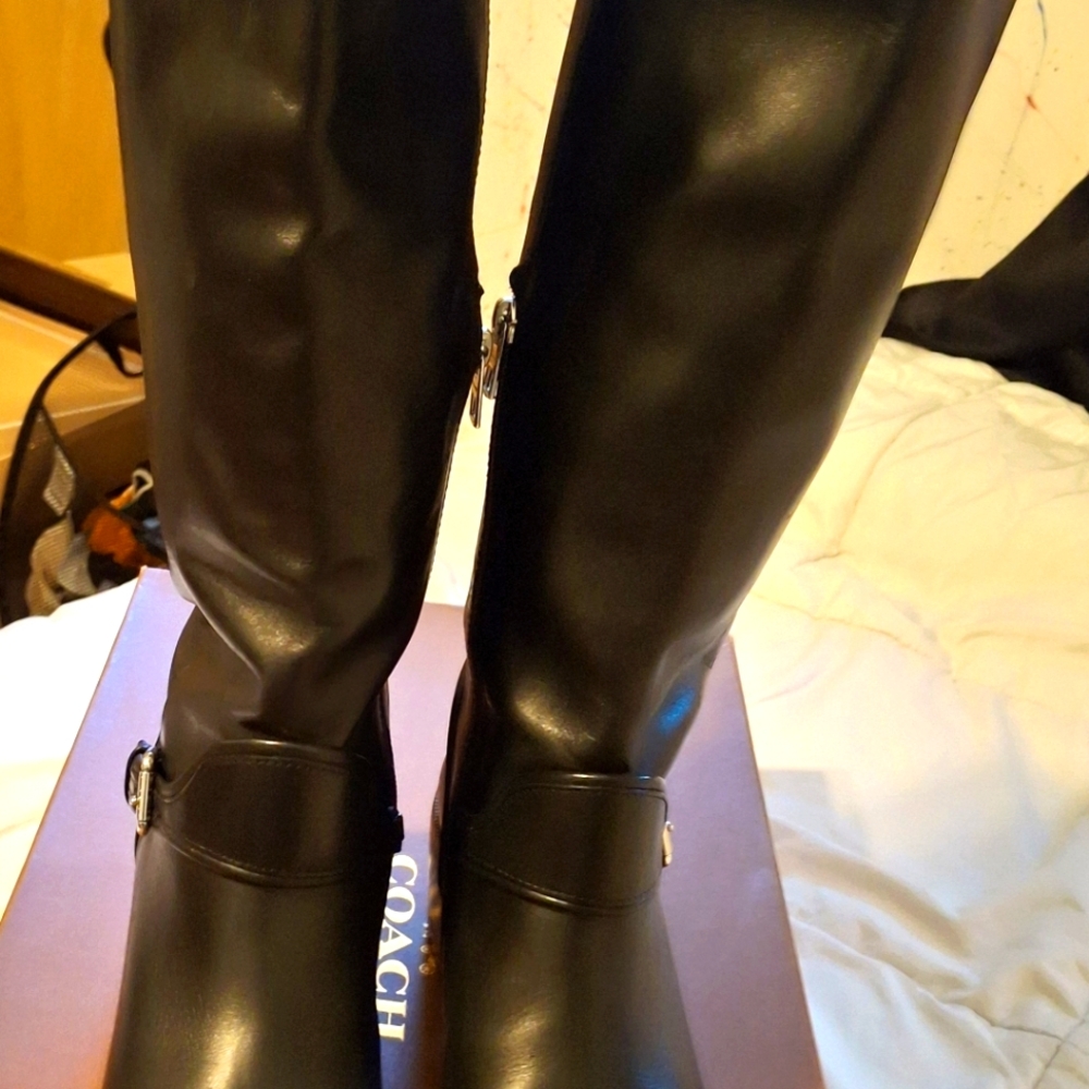 USED COACH BOOT